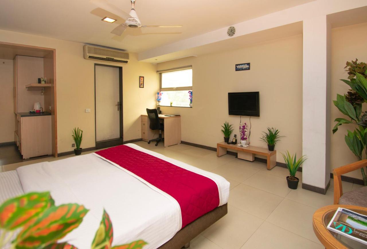 פונה Octave Koregaon Park מראה חיצוני תמונה